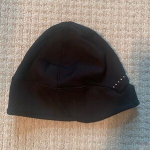 Like new! Lululemon running toboggan with reflective detail